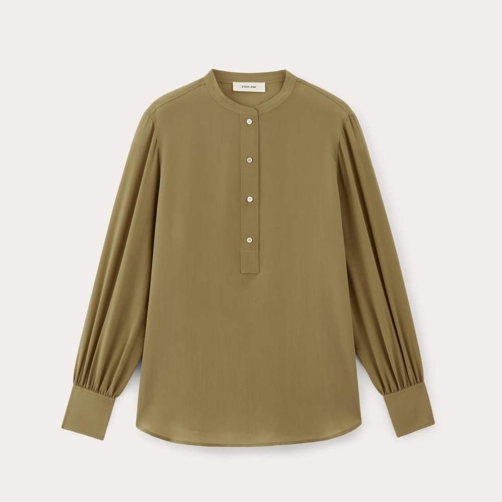 NWT - EVERLANE THE HENLEY SHIRT IN WASHABLE SILK | FENNEL SEED SIZE 8